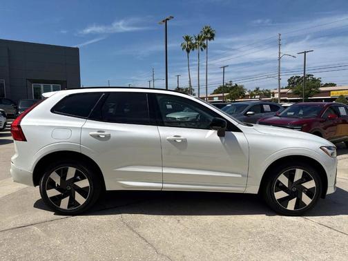 2025 Volvo XC60 Plug-In Hybrid T8 Plus