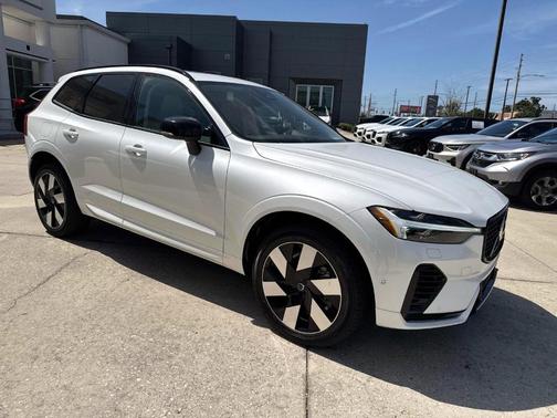 2025 Volvo XC60 Plug-In Hybrid T8 Plus