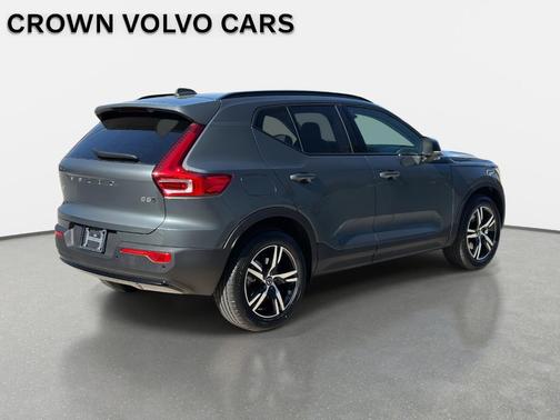 2026 Volvo XC40 B5 Core