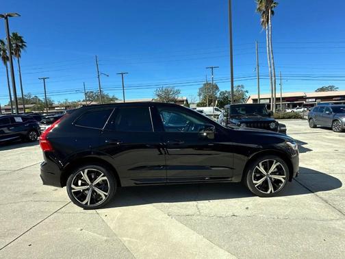 2025 Volvo XC60 Plug-In Hybrid T8 Ultra