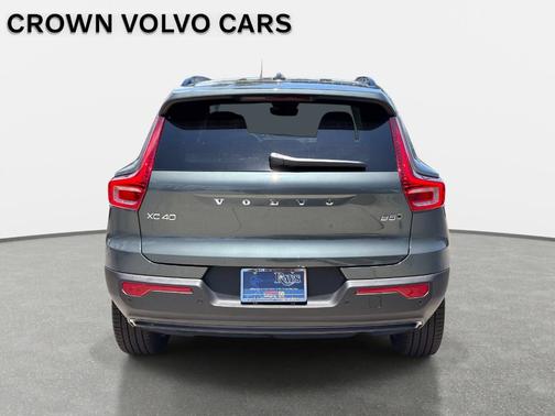 Forest Green 2026 Volvo XC40 B5 Plus