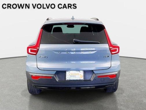 Thunder Gray Metallic 2023 Volvo XC40 B5 Plus Dark Theme