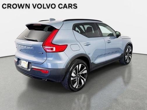 Thunder Gray Metallic 2023 Volvo XC40 B5 Plus Dark Theme