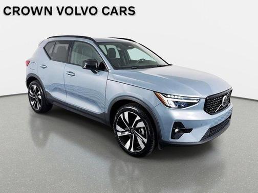 Thunder Gray Metallic 2023 Volvo XC40 B5 Plus Dark Theme