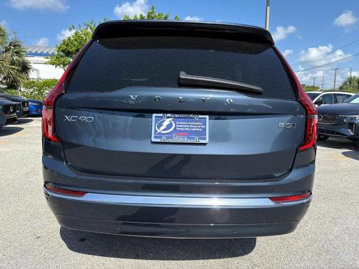 2025 Volvo XC90 B5 Core