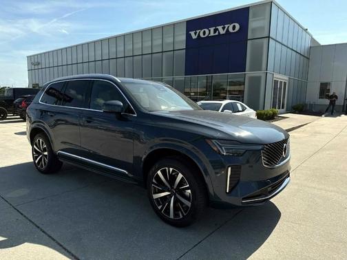 2025 Volvo XC90 B5 Core