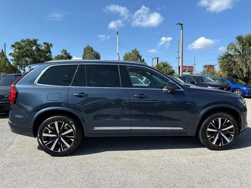 2025 Volvo XC90 B5 Core