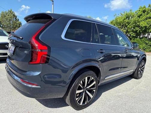 2025 Volvo XC90 B5 Core
