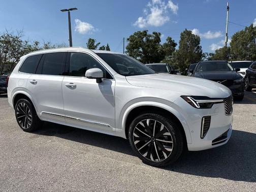 2025 Volvo XC90 B6 Plus 7-Seater