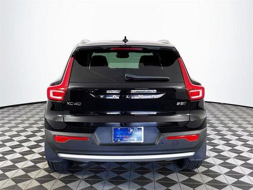 2023 Volvo XC40 B5 Ultimate Bright Theme
