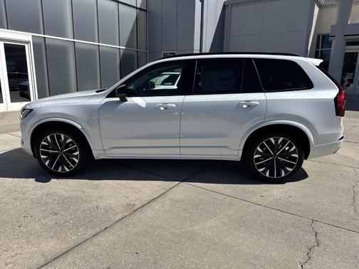 2026 Volvo XC90 B6 Ultra Dark Theme 6-Seater