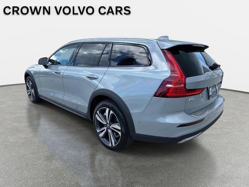 Vapour Grey 2026 Volvo V60 Cross Country B5 Plus