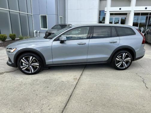 2026 Volvo V60 Cross Country B5 Plus