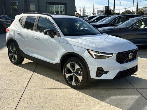 2026 Volvo XC40 B5 Plus