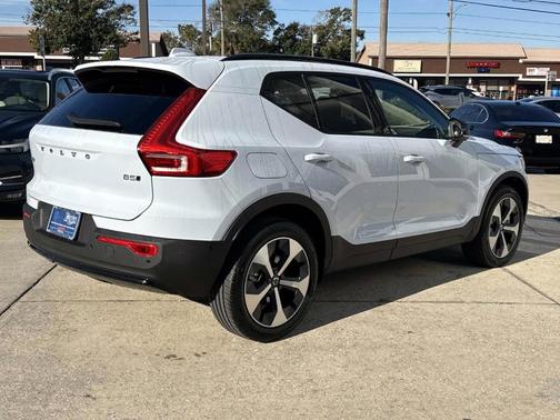2026 Volvo XC40 B5 Plus
