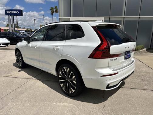 2026 Volvo XC60 B5 ULTRA