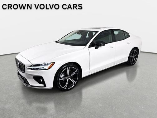 Crystal White Pearl 2025 Volvo S60 B5 Plus