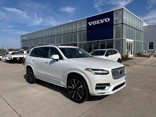 2025 Volvo XC90 B6 Plus 7-Seater