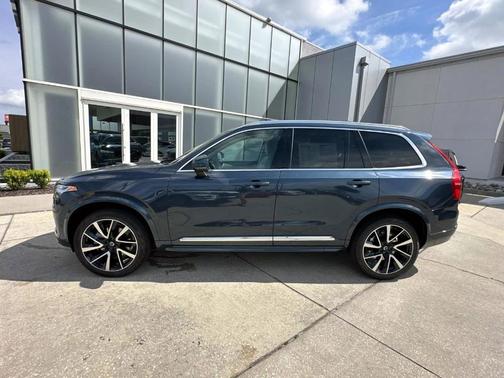 2025 Volvo XC90 B5 Plus