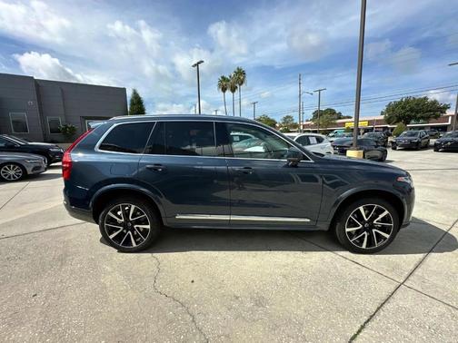 2025 Volvo XC90 B5 Plus