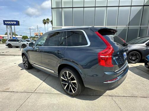 2025 Volvo XC90 B5 Plus