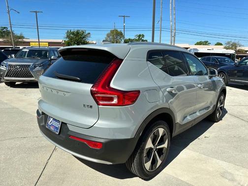2025 Volvo XC40 B5 Plus Bright Theme