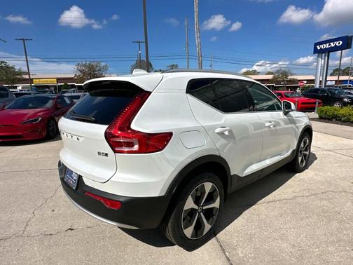 2025 Volvo XC40 B5 Core Bright Theme