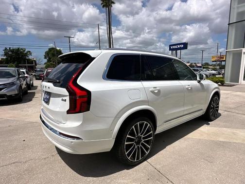 2025 Volvo XC90 B6 Ultra