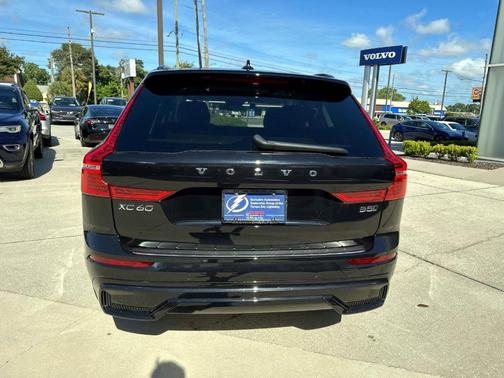 2025 Volvo XC60 B5 Plus