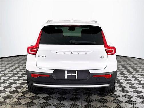 2023 Volvo XC40 B4 Plus Bright Theme