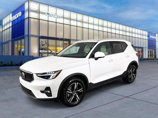 2023 Volvo XC40 B4 Plus Bright Theme