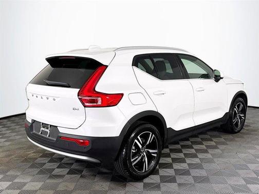 2023 Volvo XC40 B4 Plus Bright Theme