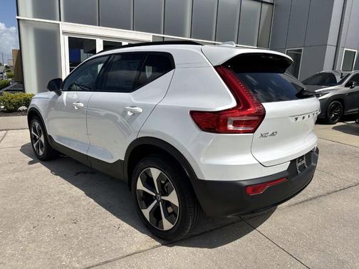 2026 Volvo XC40 B5 Plus