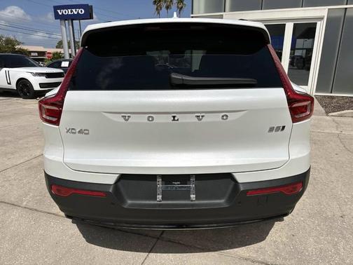 2026 Volvo XC40 B5 Plus