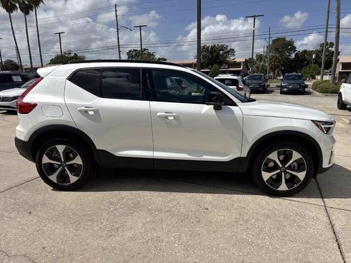 2026 Volvo XC40 B5 Plus