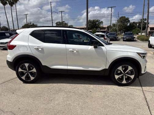 2026 Volvo XC40 B5 Plus