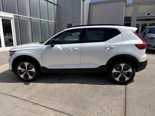 2026 Volvo XC40 B5 Plus
