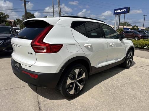 2026 Volvo XC40 B5 Plus