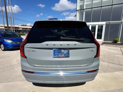 2025 Volvo XC90 Plug-In Hybrid T8 Core 7-Seater