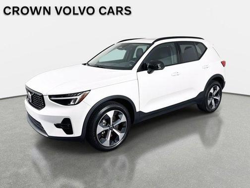 2023 Volvo XC40 B5 Plus Dark Theme