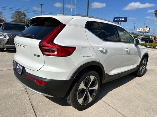 2025 Volvo XC40 B5 Core Bright Theme