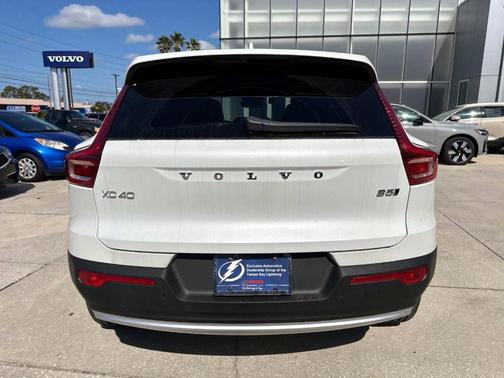 2025 Volvo XC40 B5 Core Bright Theme