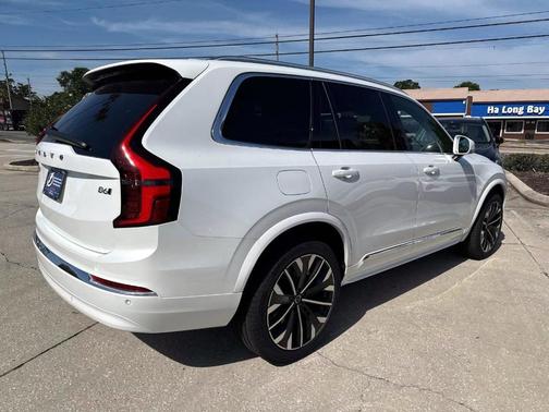 2025 Volvo XC90 B6 Core