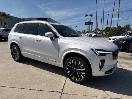 2025 Volvo XC90 B6 Core