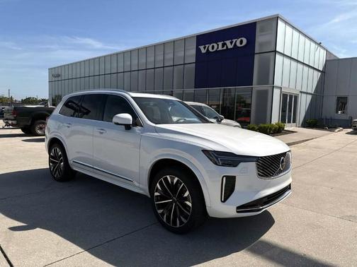2025 Volvo XC90 B6 Core