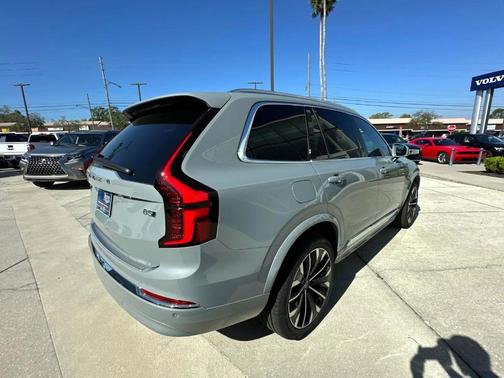 2025 Volvo XC90 B5 Core