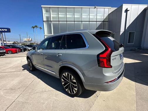 2025 Volvo XC90 B5 Core