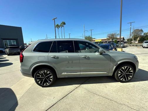 2025 Volvo XC90 B5 Core