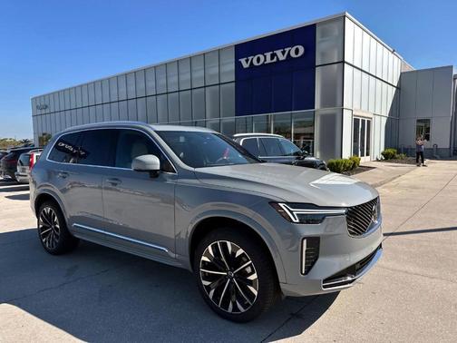 2025 Volvo XC90 B5 Core