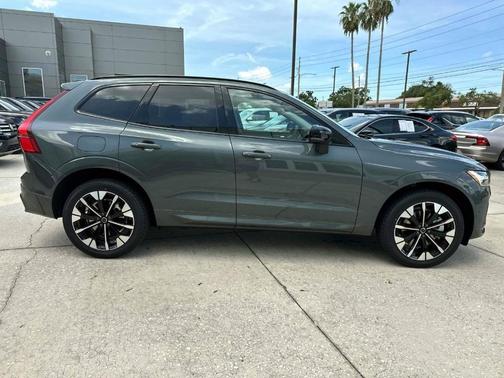 2026 Volvo XC60 T8 PLUS